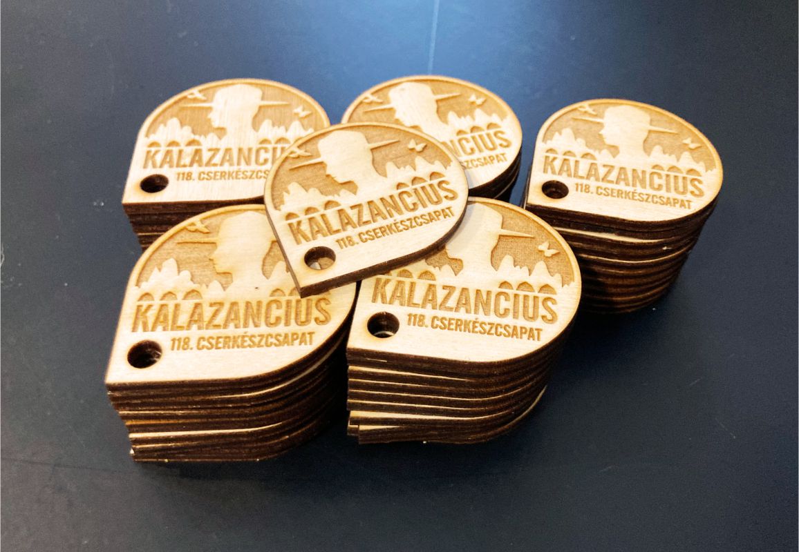 Gravírozott kulcstartók