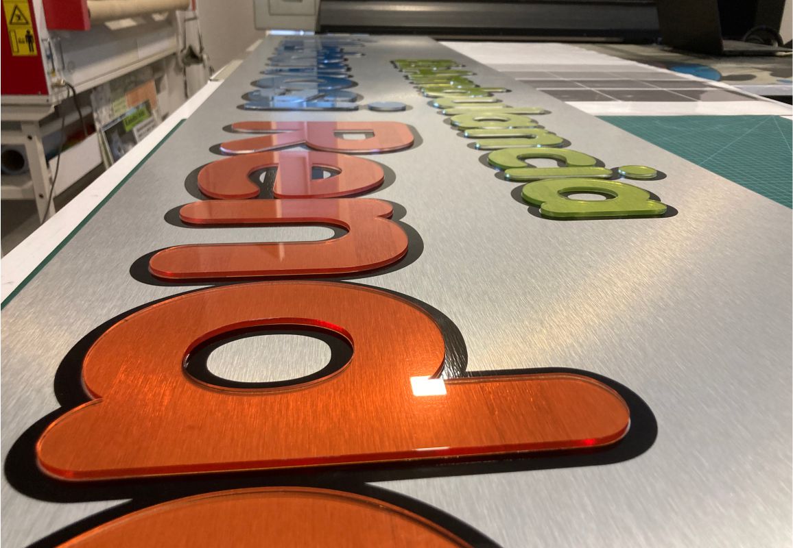 Lézervágott plexi betűk Kecskeméten