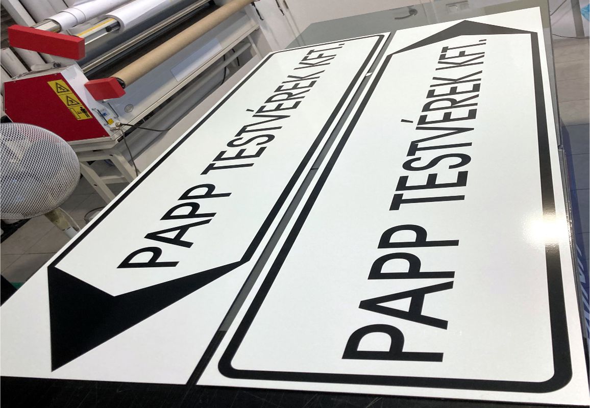 Fényvisszaverős táblák