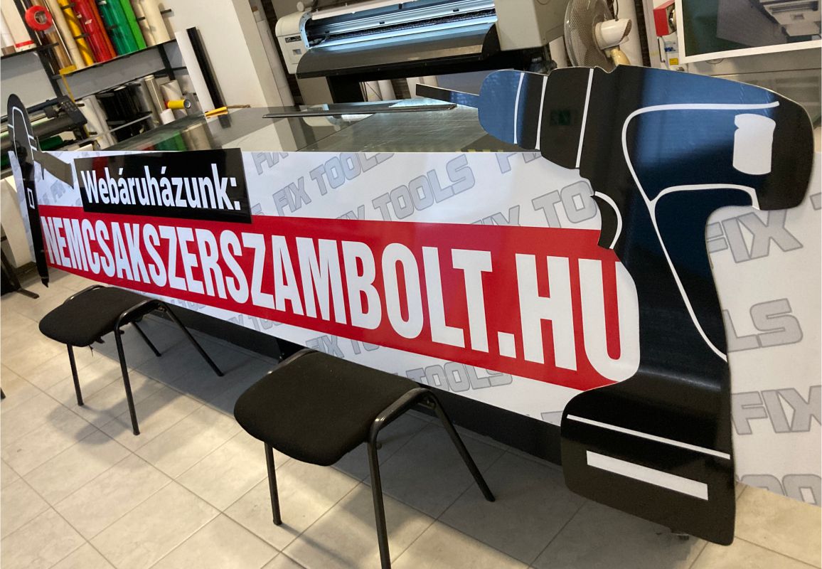 Egyedi formavágott cégtábla